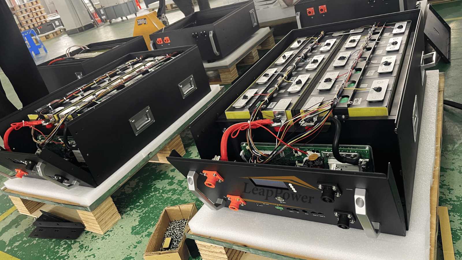 <p> <img src="battery.jpg" alt="battery's components."> </p>